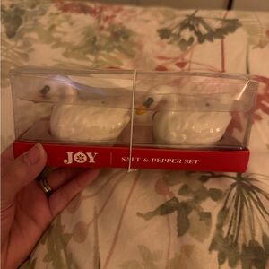 NIB Joy Salt & Pepper 🪿 Set with Red Bows